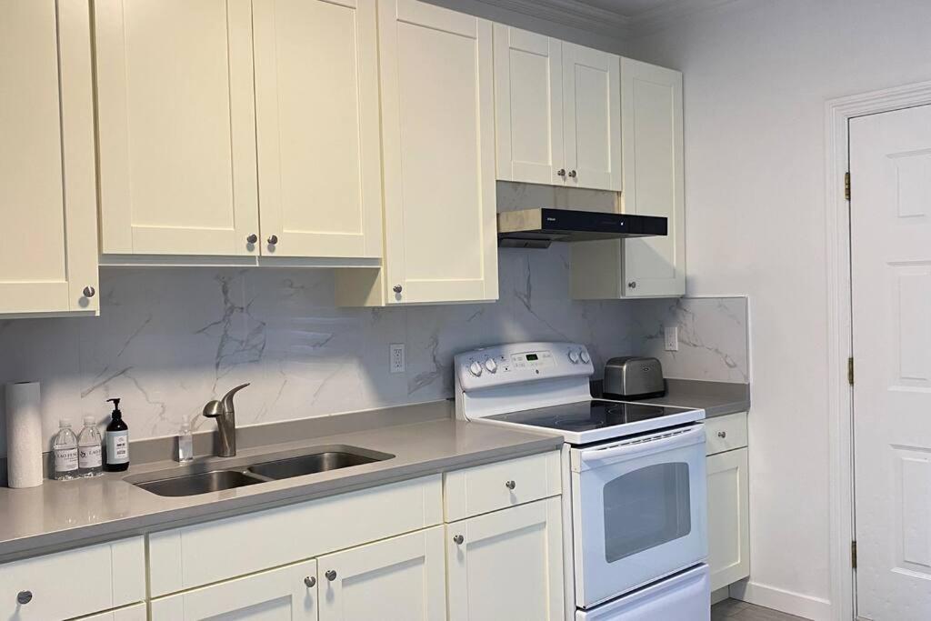 Separate Entrance One Bed Room Studio! Richmond Exterior foto